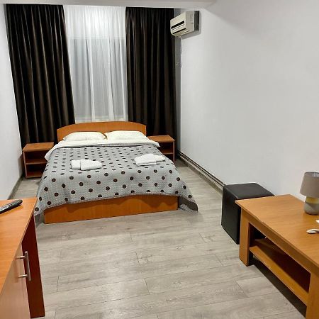 Hotel Tata Si Fii Bechet Extérieur photo