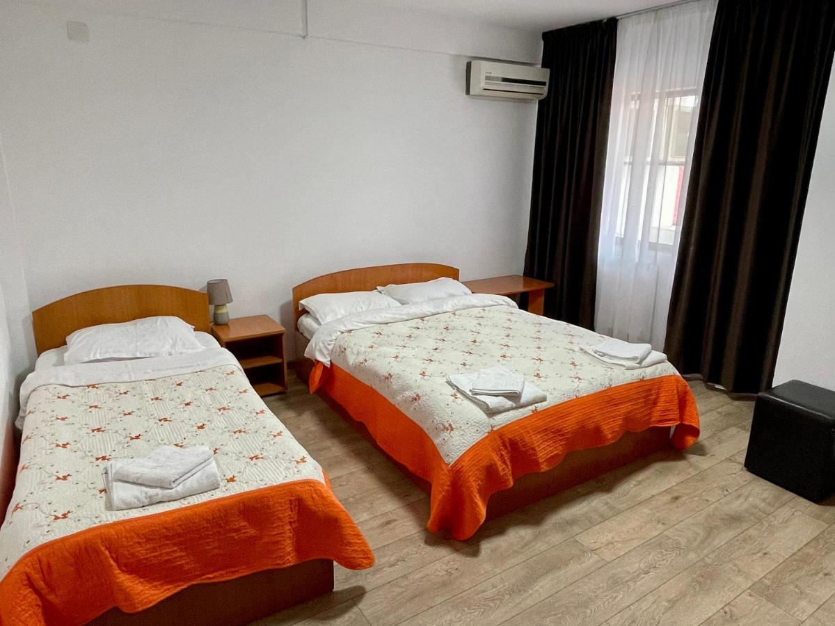 Hotel Tata Si Fii Bechet Extérieur photo